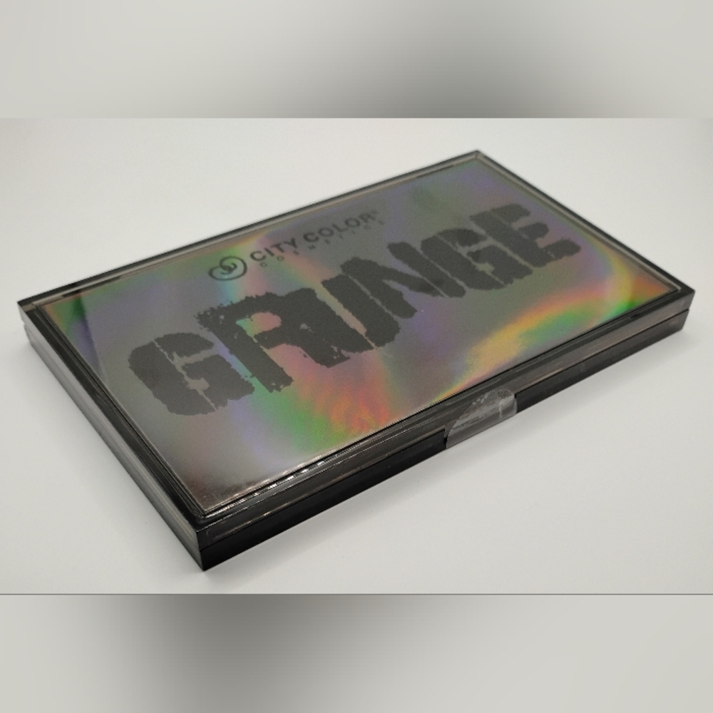 CITY COLOR GRUNGE 18 Color Eyeshadow Palette With Mirror & Holographic Case